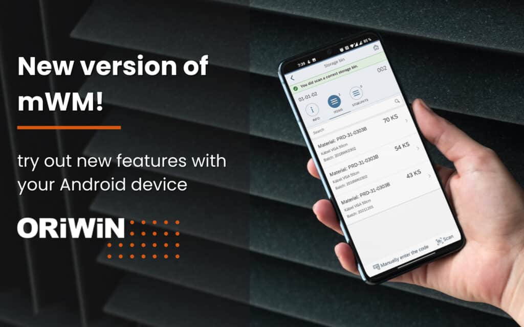 uvodny obrazok pre novu verziu Mobile Warehouse Management - system od spolocnosti ORIWIN, ruka drží smartfon, na ktorom je spusteny system Mobile Warehouse Management